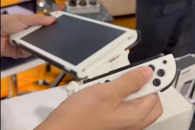 戏机真机终于曝光 居然比一代大这么多！CQ9传奇电子任天堂Switch 2游(图2)
